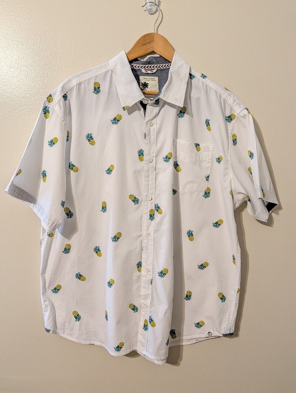 Free Planet Men's White Short Sleeve Pineapple Print ShirtHawaiian Button Up 2X